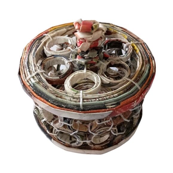 Coiled Paper Basket With Lid Vintage Handmade Pinwheel Design Recycled Newspaper - Picture 11 of 16